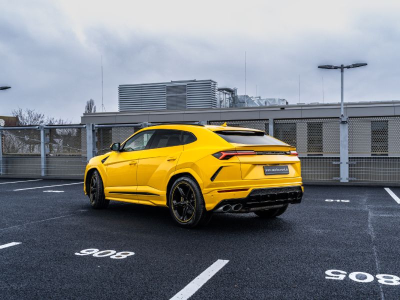 lamborghini-urus-fahrzeugakte-hs5t7z-34-mybusiness-beitrag-800x600-05