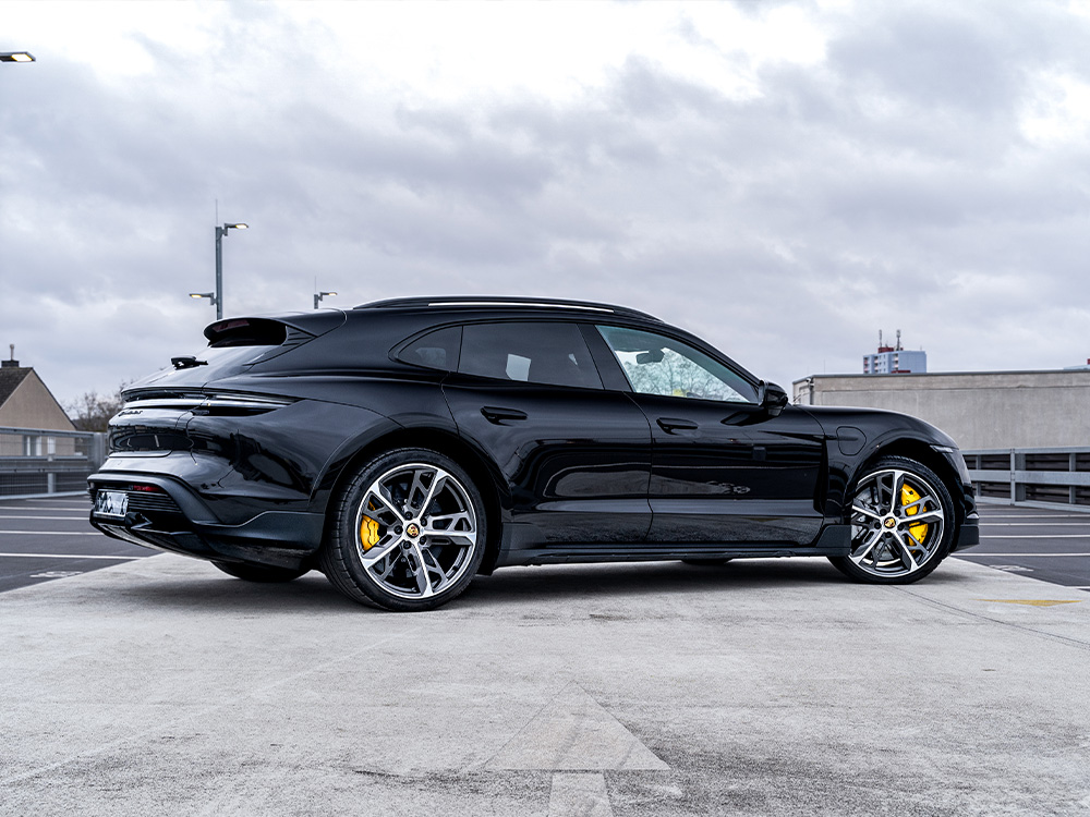 Porsche Taycan Cross Turismo und Porsche Angebote